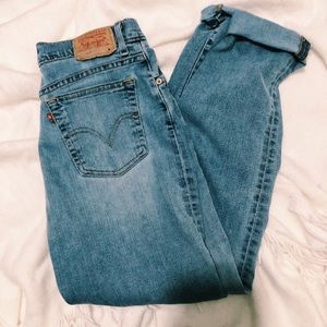 Wide-Legged Levi’s Jeans